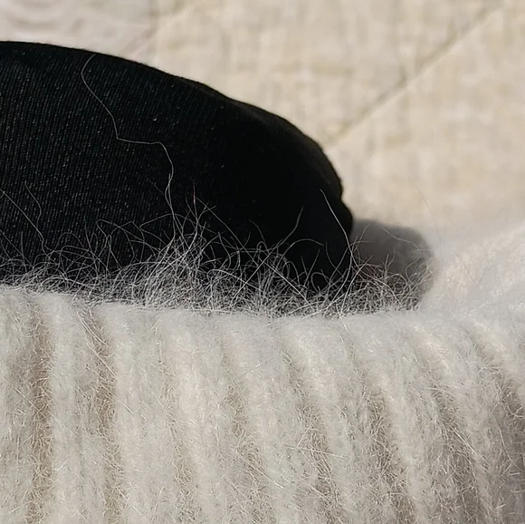 Venesha Vintage 80% Angora Rabbit Hair Fur Fuzzy Turtleneck Sweater Large 🎁🐇✨ - Picture 10 of 16